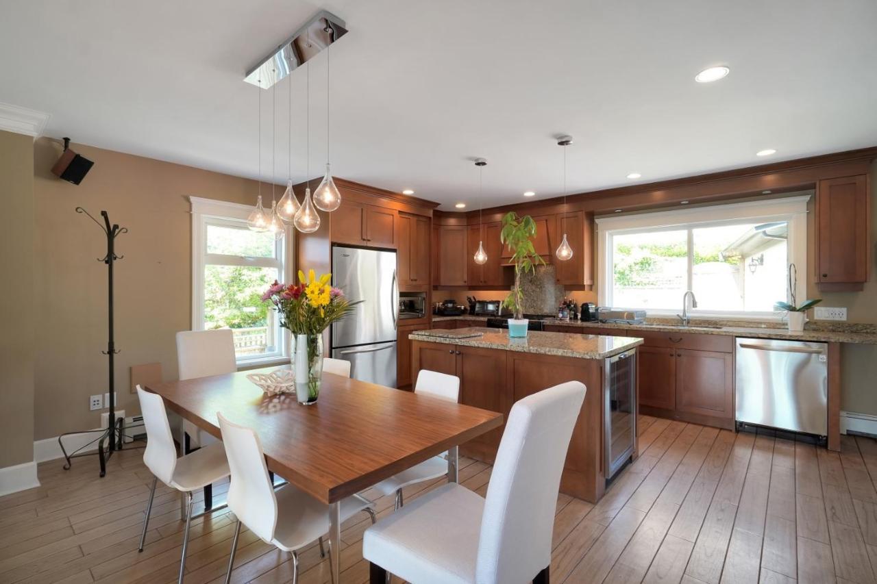 Great West Vancouver House With Hot Tub, Across From Beach & 10 Mn To Downtown Vancouver Exterior foto